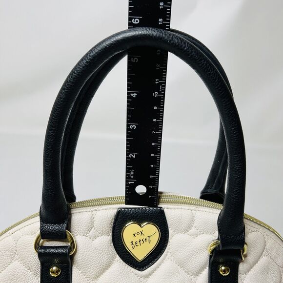 BETSEY JOHNSON WHITE AND BLACK HEART QUILTED SATCHEL HANDBAG CLASSIC - Picture 5 of 10